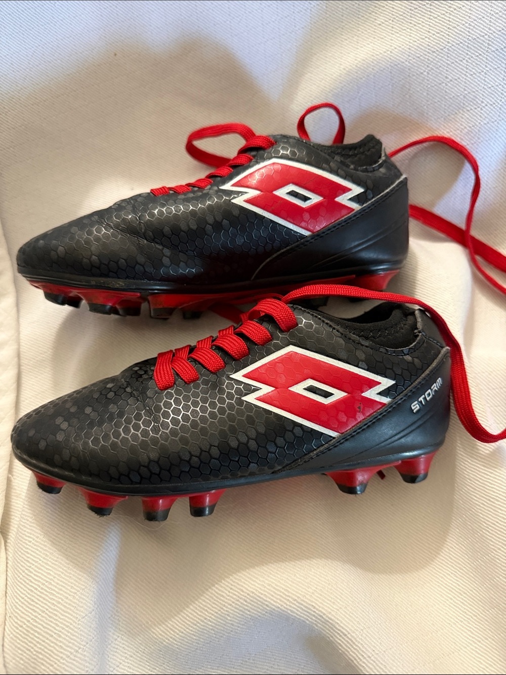 Lotto Storm Kids Youth Soccer Cleats Black Red Size 1 Great condition